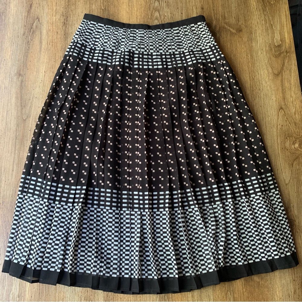 Club Monaco Pleated Midi Skirt Size 00 Black White Geometric Print
